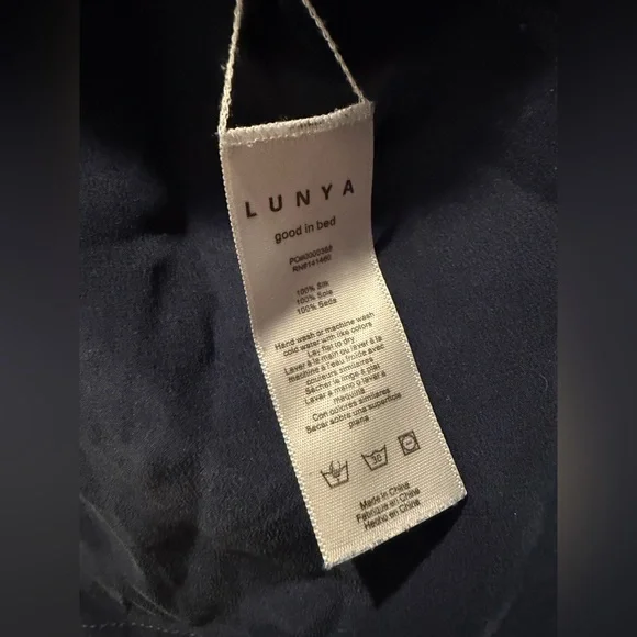 Lunya Nordstrom navy blue silk short sleeve t shirt top and shorts pajama set - Picture 7 of 11